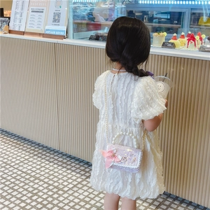 Sac bandoulière tissé violet pour fille avec nœud rose, poignée perle et chaîne dorée