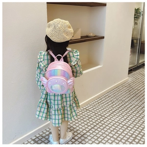 Détail du sac à dos laser rose pour filles avec ailes 3D et poche coquille en perles