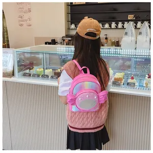 Détail du mini sac à dos rose à paillettes pour filles avec coquillage et ailes