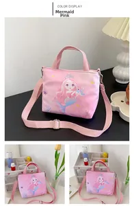 Détail du sac à bandoulière rose motif sirène pour filles avec sangle ajustable