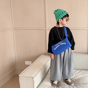 Sac cylindre tendance en toile bleue pour enfants avec lettres blanches