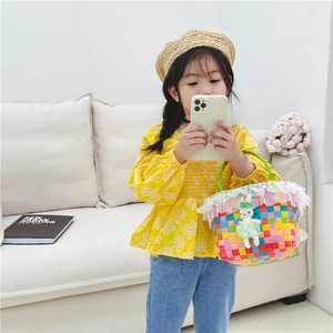 Sac de plage tissé coloré pour filles avec bordure en dentelle et breloque lapin mignonne