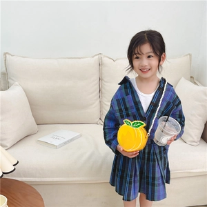 Cute peach-shaped girls crossbody bag with stylish white pearl chain strap