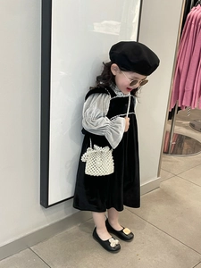 Detail of girls mini pearl handbag with velvet dress and black beret accessories