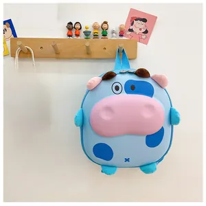 Détail du sac à dos 3D mignon en forme de vache bleue pour enfants avec nez rose