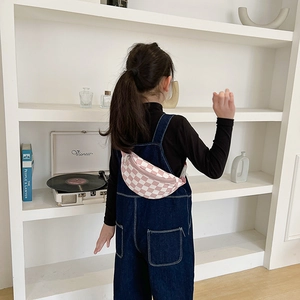 Sac de poitrine en toile à carreaux rose et blanc pour enfants avec sangle réglable
