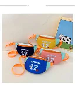 Détails de sacs de poitrine en toile pour enfants avec graphismes et sangles orange