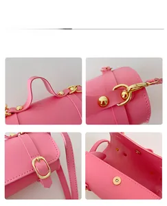 Vues détaillées du sac cylindrique rose pour filles avec ferrures dorées et crochets