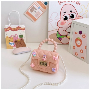 Mini borsa trapuntata in silicone rosa con manico di perle e ciondoli cartoon 3D