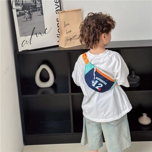 Sac de poitrine enfant en toile bleu marine avec imprimé Superstar et sangle orange