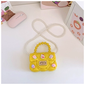 Mini borsa in gelatina gialla per bambina con tracolla di perle e ciondoli 3D