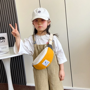 Sac de poitrine pour enfants en blocs de couleurs jaune et crème avec sangle réglable