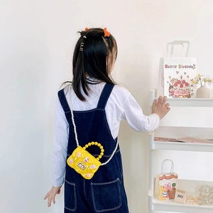 Mini borsa gialla in silicone per bambine con catena di perle e ciondoli floreali