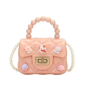 Borsa jelly rosa cartone animato per bambine con manico di perle e ciondoli 3D frontale