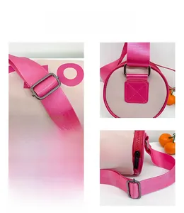 Détails du sac cylindre pour enfant montrant la bandoulière, la boucle et le zip