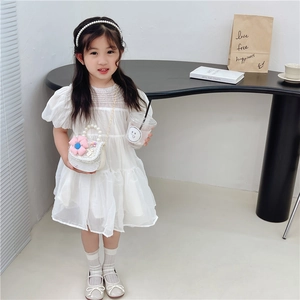 Robe de princesse blanche pour fille avec manches bouffantes et sac à main perlé