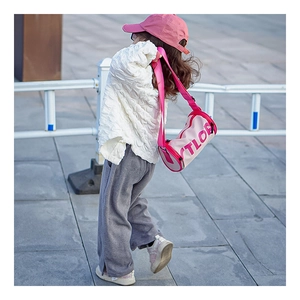 Sac bandoulière cylindrique rose pour enfants avec inscription YTLOP et sangle