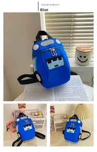 Détail du sac à dos voiture bleue pour tout-petits avec phares blancs et double fermeture éclair