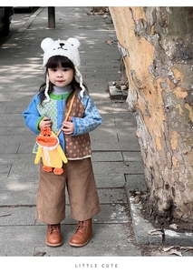 Detail of a handmade yellow crochet duck crossbody bag for kids' autumn fashion outfit