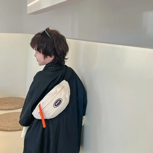 Sac à bandoulière minimaliste en toile pour enfants avec écusson sport et zip orange