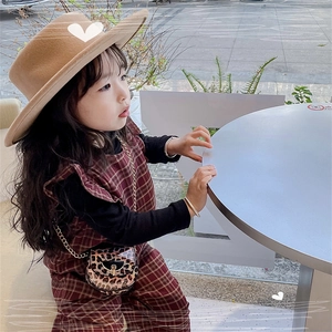 Fashionable toddler girl leopard print mini saddle bag with chic gold chain strap detail
