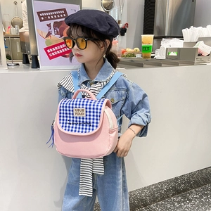 Zaino leggero in tela rosa per bambina con patta a scacchi blu per l'asilo