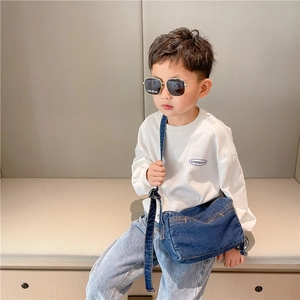 Kids casual denim crossbody bag in blue, stylish rectangular shoulder bag for toddlers