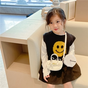 Mini sac à main blanc en cuir pour enfants avec fermoir doré et poignée élégante