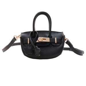 Mini sac bandoulière enfant en cuir litchi noir avec fermoir doré et étoiles