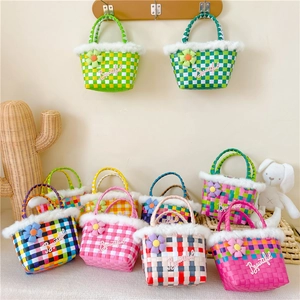 Kids Woven Handbag PVC Checkerboard Pattern Plush Faux Fur Trim Flower Decor Casual Fashion Tote For Little Girls
