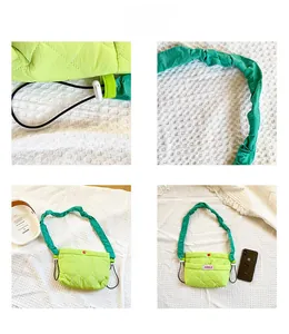 Gros plan du sac bandoulière vert fluo matelassé avec bandoulière froncée et détails
