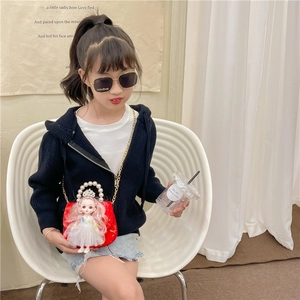 Fashionable red pearl handle girls shoulder bag with doll and gold chain strap