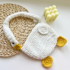 Kids Crochet Swan Shoulder Bag Handmade Knitted Goose Crossbody Purse Cute Animal Shape Handbag For Girls Toddlers White