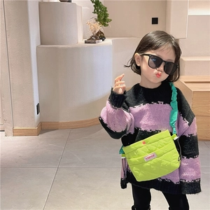 Sac bandoulière matelassé vert vif pour enfants avec bandoulière froncée vert menthe