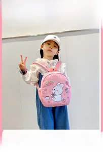 Zaino per bambini in tela rosa con simpatica stampa di coniglio e tessuto impermeabile