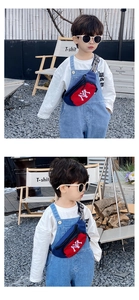 Détail du sac de poitrine en toile pour enfants avec broderie NY rouge et bleu