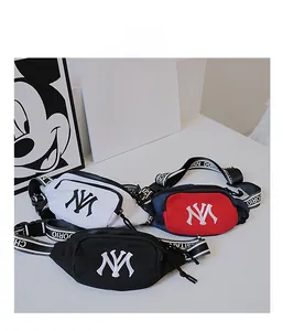Détails des sacs de poitrine en toile pour enfants en noir, blanc et rouge brodés NY