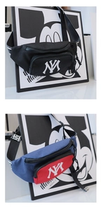Détail de sacs bananes en toile pour enfants avec logo NY et bandoulière réglable