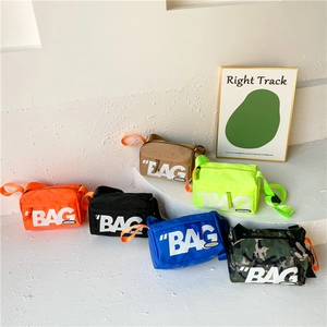 Kinder Umhängetasche Mode Buchstabendruck Nylon Leinwand Schultertasche Verstellbarer Gurt Für Jungen Und Mädchen
