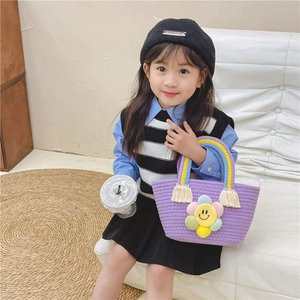 Sac à main tissé violet pour enfants avec tournesol coloré et anse arc-en-ciel