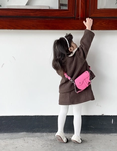Sacoche rose pour filles avec boucle magnétique et bandoulière en chaîne élégante