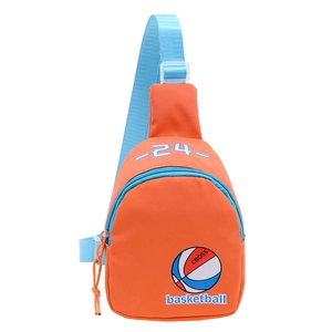 Sac de poitrine enfant orange avec motif basketball et bandoulière réglable bleue