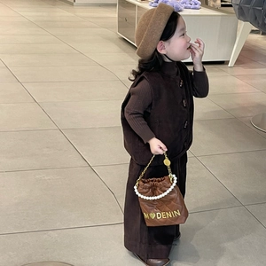 Girl's brown corduroy bucket bag with pearl handle and metal chain for autumn fashion