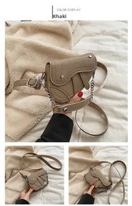 Détail du sac selle kaki pour filles avec bandoulière réglable et clous métalliques
