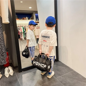 Sac bandoulière enfant en toile noire avec lettres blanches pour sport et voyage