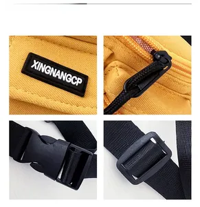 Dettagli del marsupio giallo per bambini con fibbia in plastica e cinturino regolabile