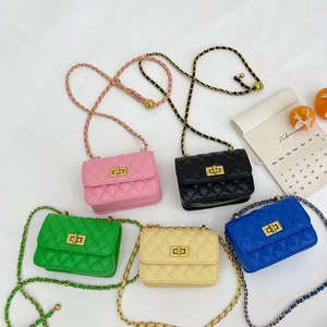 Mini Sac À Bandoulière Matelassé Pour Enfants Cuir PU Chaîne En Métal Fermoir Tournant Sac À Main Mode Pour Fillettes