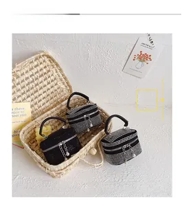 Détails de mini sacs à main en strass avec breloques perles et bandoulières élégantes