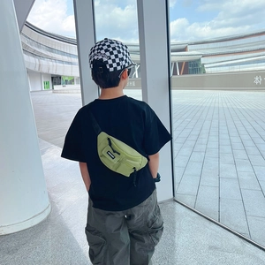 Marsupio trendy in tela verde chiaro per bambini ideale per viaggi e moda quotidiana