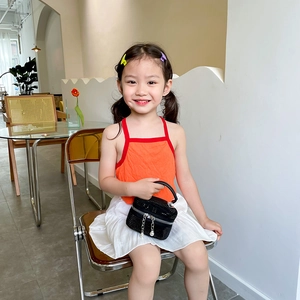 Mini sac à main pour fille orné de strass noirs avec pompon en perles et anse ronde